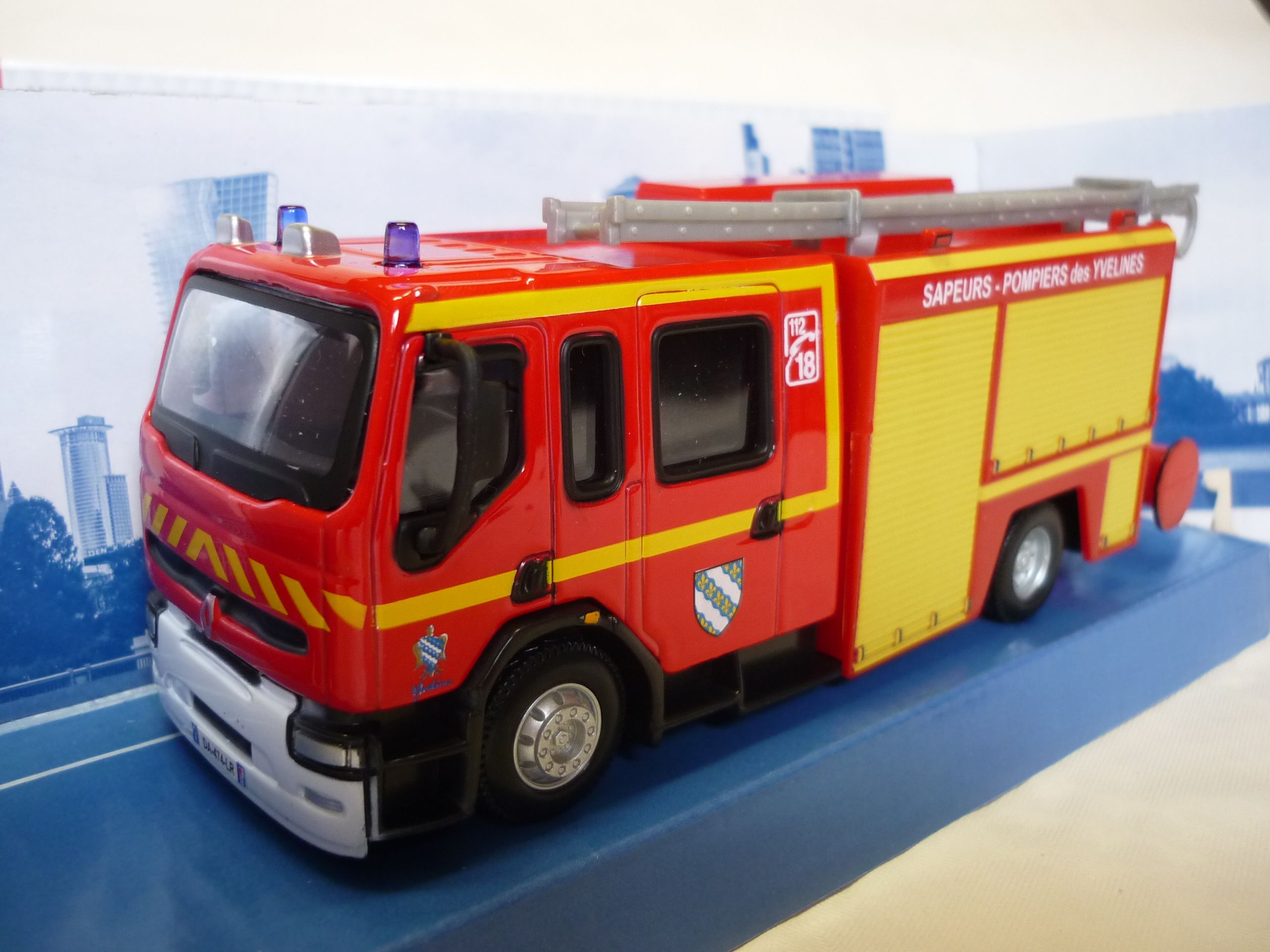 Renault premium pompier FPT miniature by Bburago 1/43
