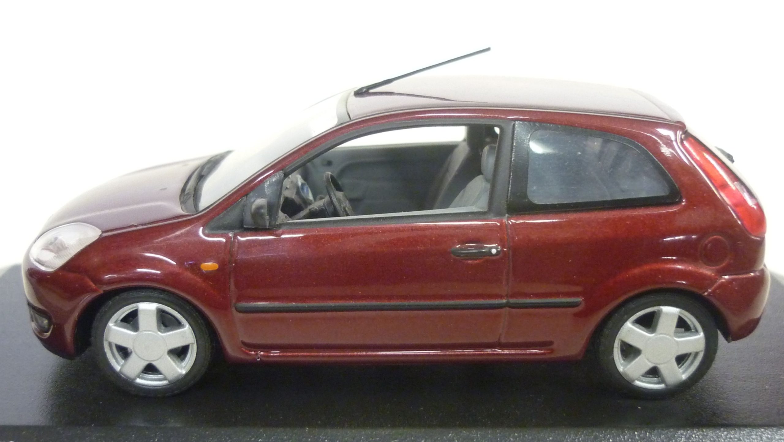 Ford Fiesta Mk IV Minichamps 1/43° | Les Miniatures